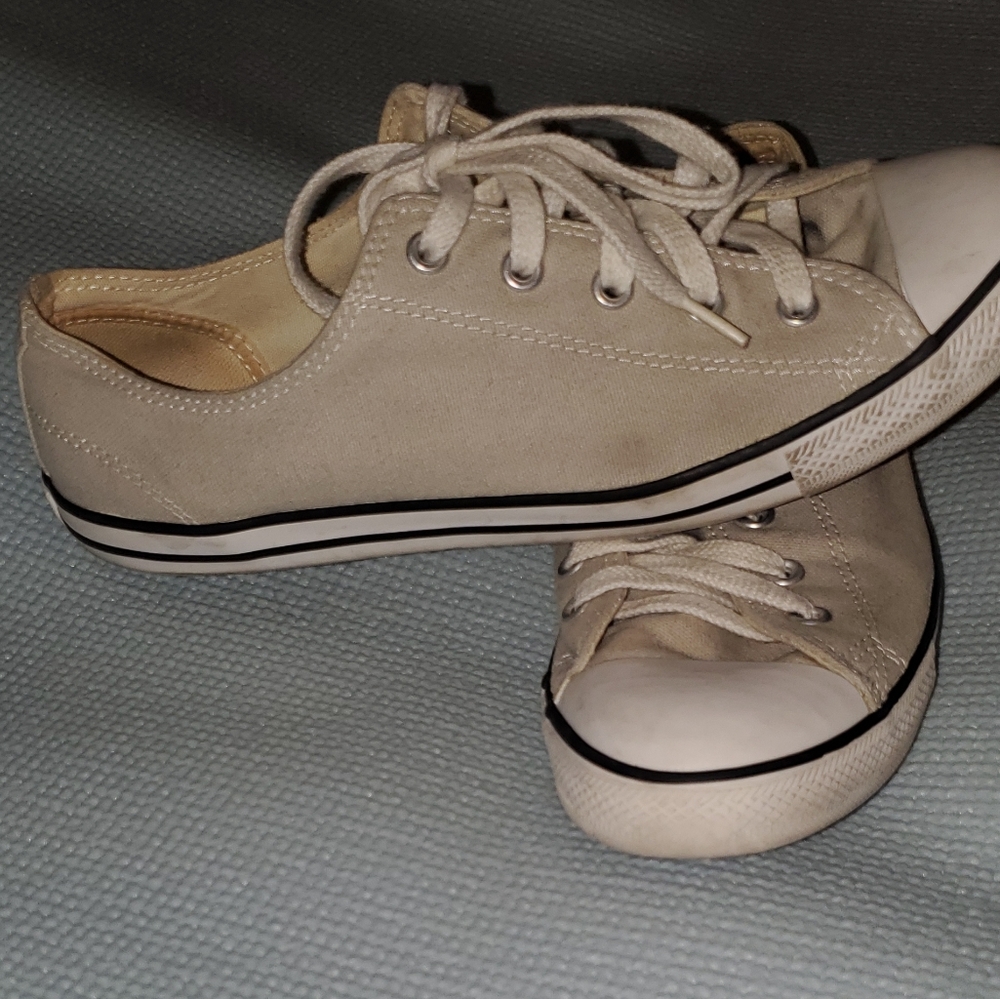 Beige converse